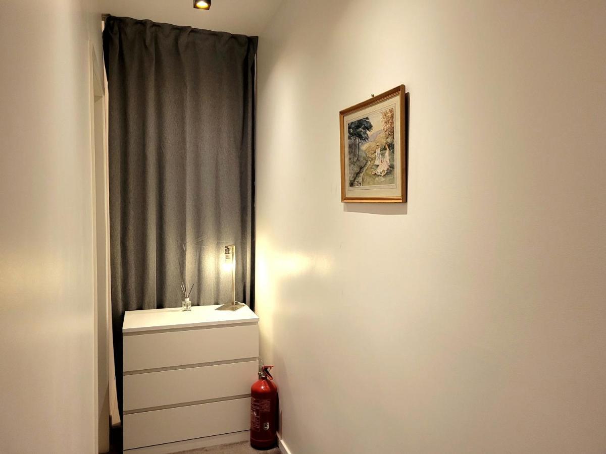 Brand New Iris Room With Private Bathroom And Balcony Brüssel Exterior foto